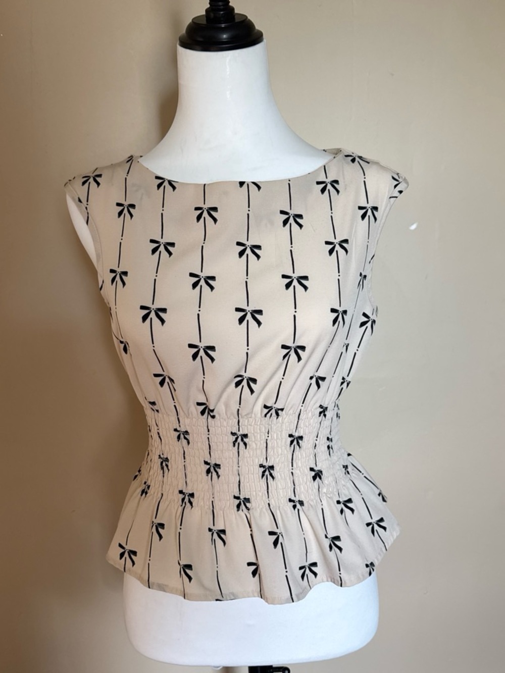 Women’s Beige Bow-Print Sleeveless Peplum Top